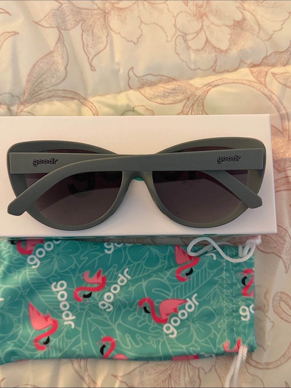 BNWB GLAM G Women's Cat-Eye Sunglasses in Dark Gray - Picture 4 of 9